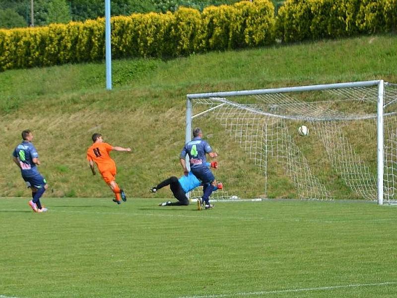 V posledním kole fotbalové I.A třídy bylo na pořadu okresní derby FC Bučovice – TJ Dražovice. Domácí vyhráli 3:1.