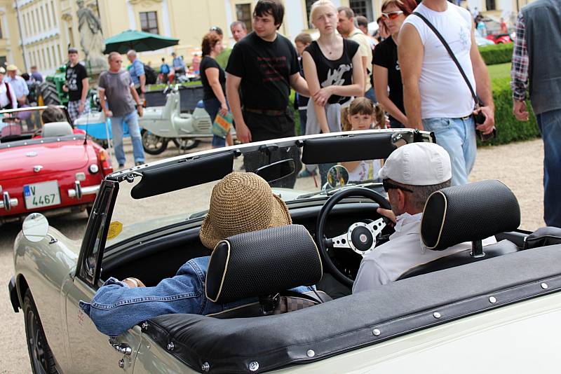 Slavkovský zámecký park hostil 22. ročník Oldtimer festivalu.