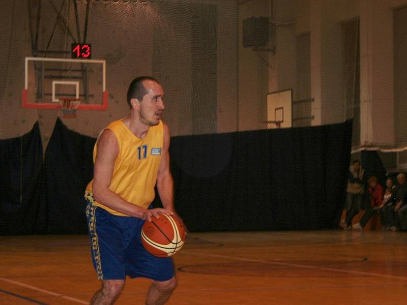 Basketbalisté Vyškova v utkání s Kuřimí.