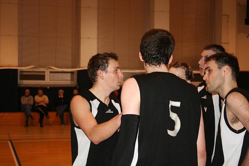 Basketbalisté Vyškova v utkání s Kuřimí.