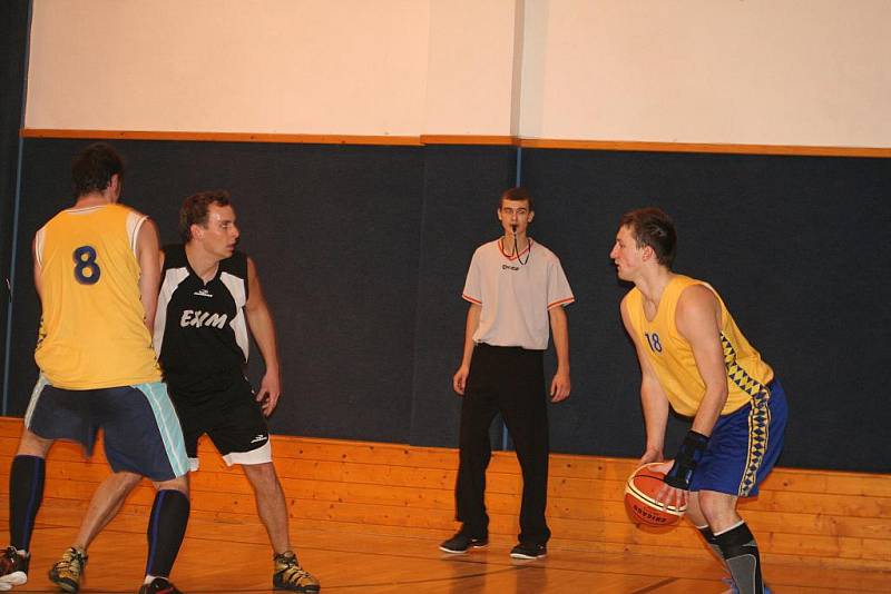 Basketbalisté Vyškova v utkání s Kuřimí.