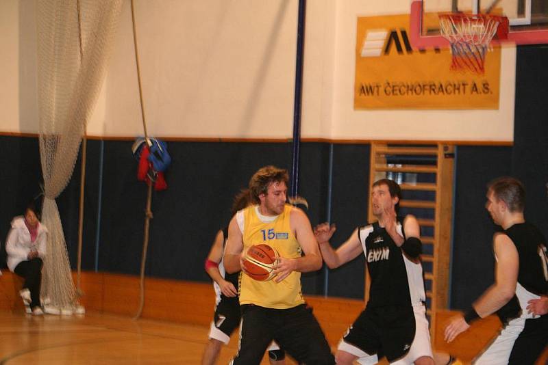 Basketbalisté Vyškova v utkání s Kuřimí.