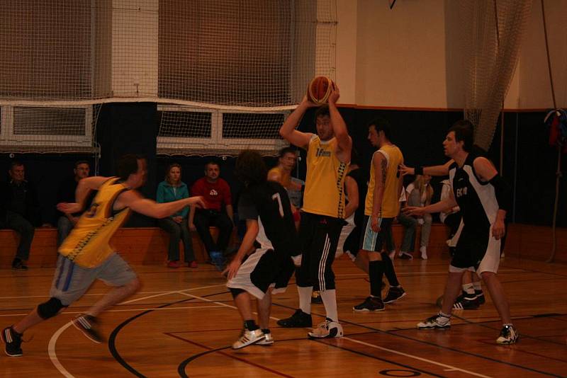 Basketbalisté Vyškova v utkání s Kuřimí.