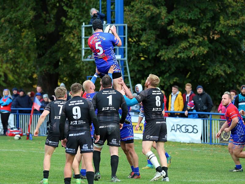 V posledním utkání letošní extraligy na domácím hřišti ragbisté Vyškova (modré dresy) porazili Tatru Smíchov 29:10.