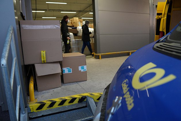 Česká pošta propustí na Vysočině 80 lidí, hlavně ty na přepážkách a doručovatele