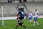 V přípravném utkání na drnovickém stadionu podlehl MFK Vyškov (modré dresy) FK Blansko 1:2.