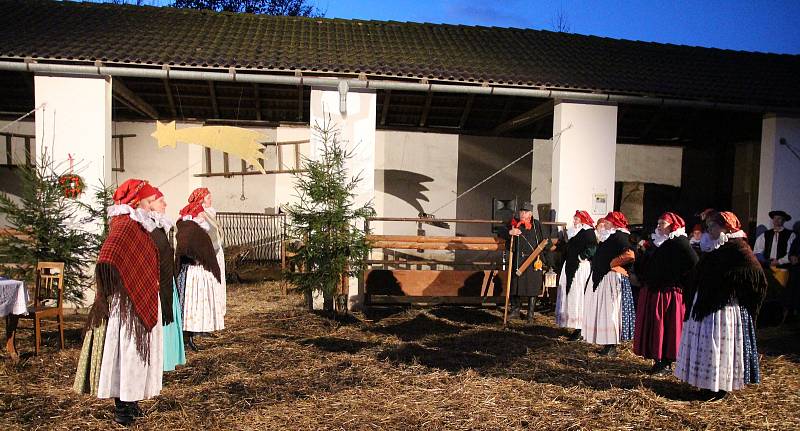 Stodola Hanáckého statku ve Vyškově připomněla tradiční akcí návštěvníkům zvyky a tradice v době adventu Součástí byl i jarmark.