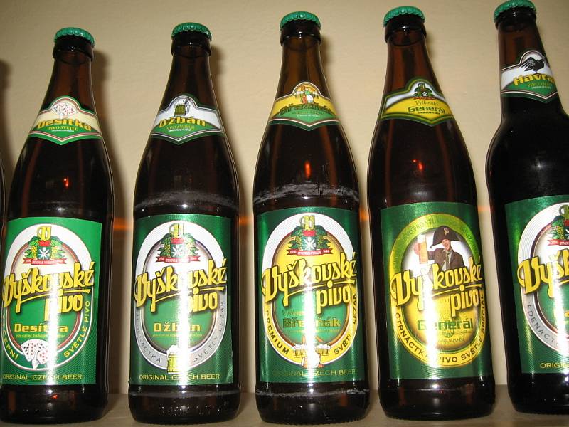 staré láhve a etikety vyškovského piva