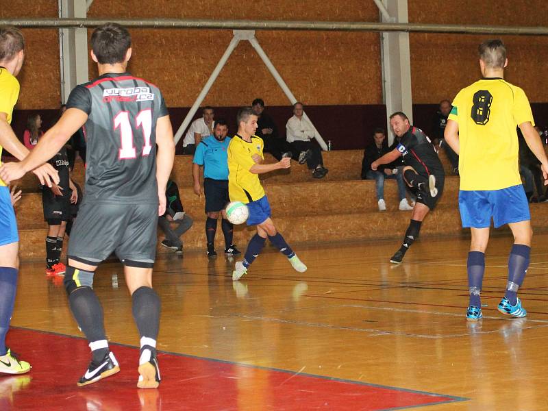 V okresním derby futsalové divize zvítězil domácí tým Brikety-pelety Štěpán Vyškov (BPŠ) nad  FC Kloboučky 5:3.