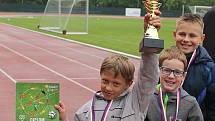 Finálové turnaje fotbalového McDonald´s Cupu vyhráli žáci ze ZŠ Vyškov, Purkyňova a ze ZŠ Rousínov (společný snímek).