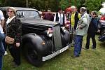 Vezl ministra, Baťu, poutníky i svatebčany. V Holáskách to byl legendární vůz, říká majitel veteránu značky Packard František Kundera.