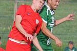 Fotbalisté Rousínova (zelené dresy) porazili v utkání krajského přeboru favorizované Bohunice vysoko 4:0.