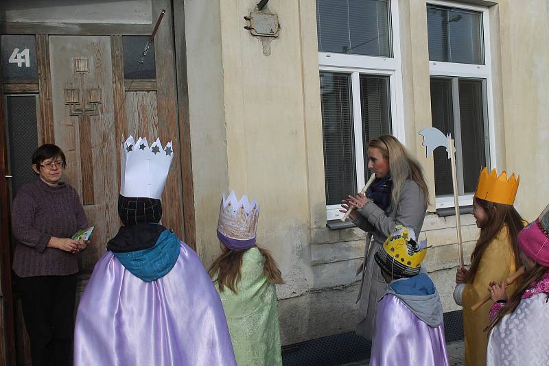 Tradiční tříkrálová sbírka se konala už po sedmnácté v Křenovicích. Zapojilo se skoro sedmdesát dětí.