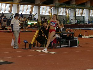 Atletka AHA Vyškov Eliška Derková přivezla z Prahy halový bronz ve skoku dalekém.