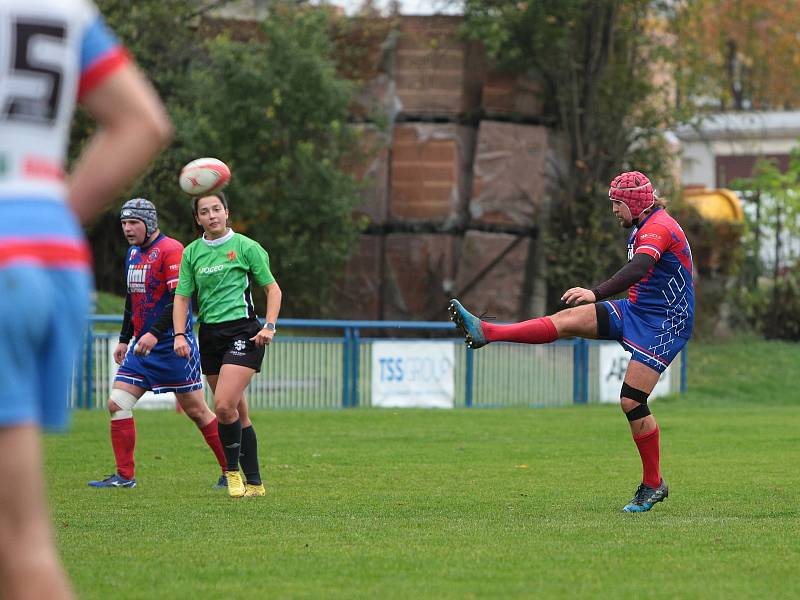 Ragbisté Vyškova (modré dresy) v Poháru ČSRU XV porazili spojený tým Říčany B/ARC Iuridica 21:17.