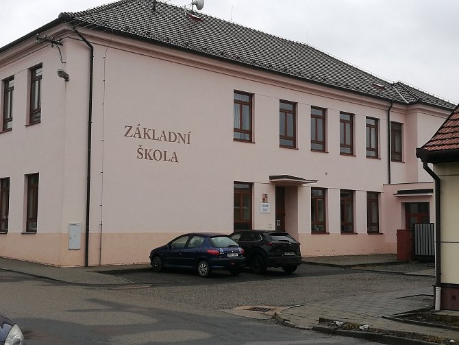 Základní škola v Křenovicích.