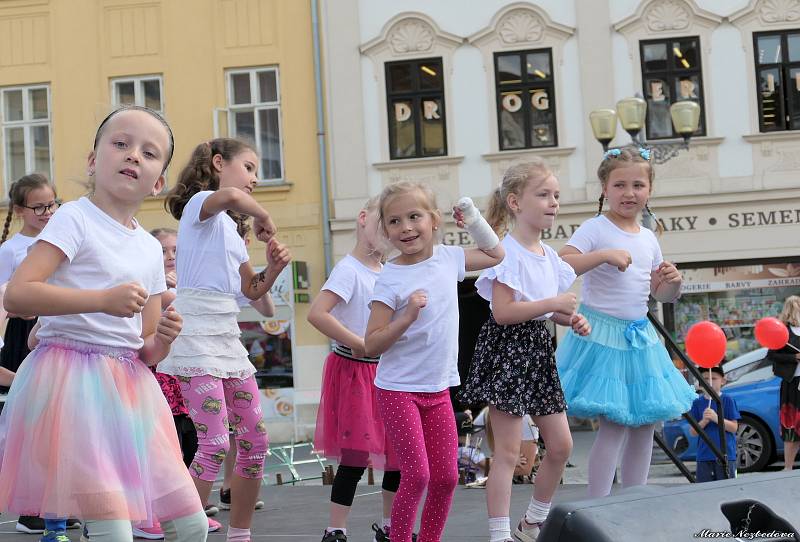 Při Majákovské akademii představily děti a mládež ukázky různých činností, kterým se věnují v kroužcích.