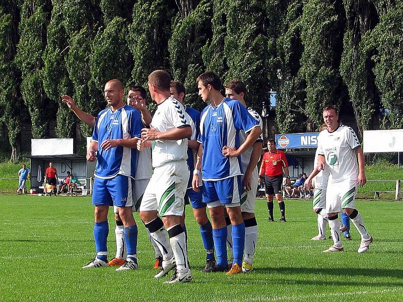 Rousínovští fotbalisté v utkání proti Rajhradu.