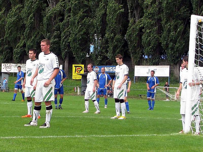 Rousínovští fotbalisté v utkání proti Rajhradu.