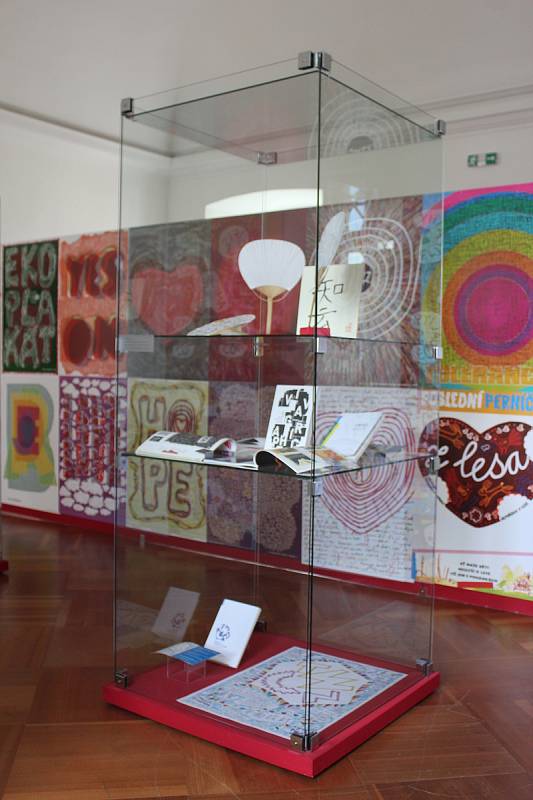 Výstava plakátů a grafik vyškovského rodáka Jan Rajlicha je k vidění do konce srpna v prvním patře Muzea Vyškovska.