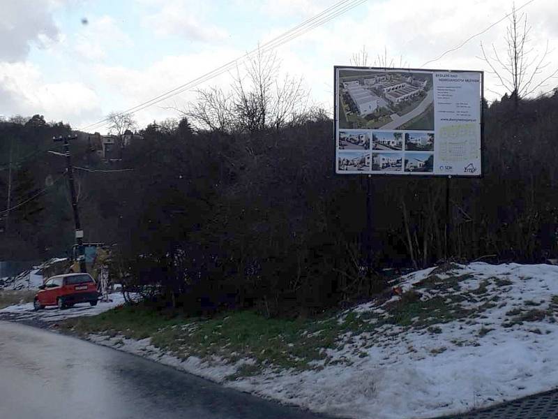 V Nemojanech vzniká nová zástavba osmadvaceti rodinných domů. Někteří obyvatelé mají z výsledku obavy.