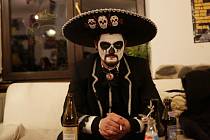 Día De Los Muertos (Den mrtvých) je mexický svátek, který propojuje svět živých a mrtvých.