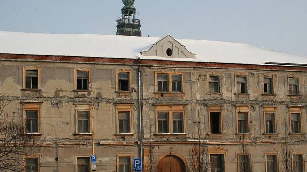 Budova ČSA 1, kam se mají úředníci stěhovat