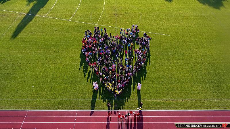 Atletický stadion ve Smetanových sadech patřil dobrým úmyslům.