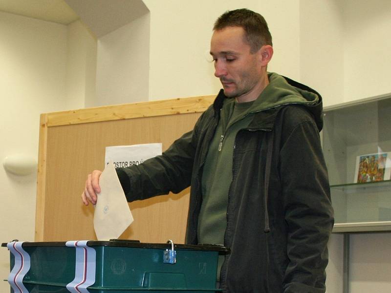 Také na Vyškovsku odstartovaly úderem páteční druhé hodiny odpoledne volby do Poslanecké sněmovny.