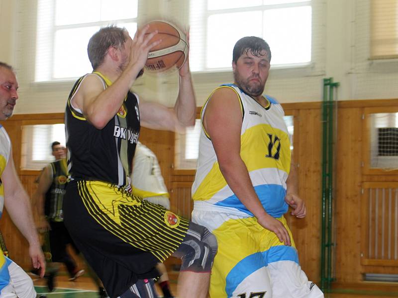 Mezinárodní turnaj basketbalových veteránů ve Vyškově vyhrál Prostějov před Líšní, Vyškovem a Košicemi.