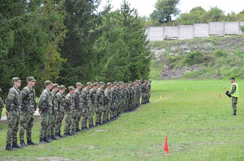 Výcvik armádních rekrutů ve Vyškově.