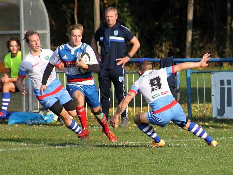 Velkou ragbyovou bitvou byl zápas 1. ligy Jimi RC Vyškov (modré dresy) - Mountfield Říčany. Domácí nakonec ubránili těsné vítězství 26:25.