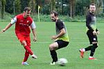 Remízou 3:3 skončilo utkání fotbalové I. B třídy FC Medlánky (červené dresy) - TJ Sokol Kobeřice.