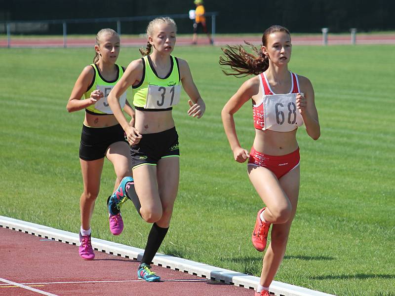 Běh Vyškovem - Vyškovskou 12 - vyhráli Tomáš Steiner a Irena Pospíšilová