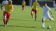 V malém derby Moravskoslezské fotbalové ligy MFK Vyškov (bílé dresy) - SK Hanácká Slavia Kroměříž zaslouženě zvítězili hosté 2:0.