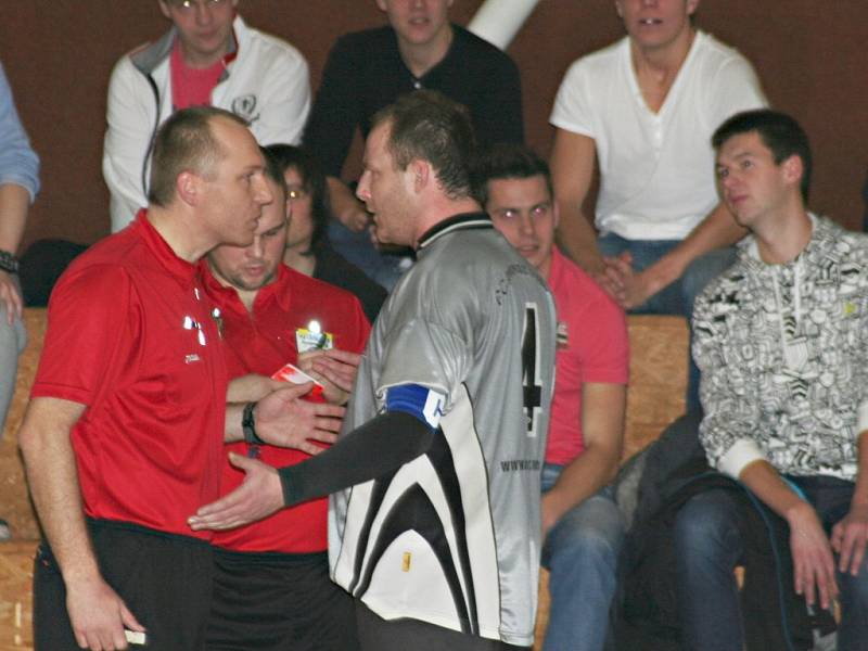 Ve vyškovském městském derby futsalové divize se Lazor-Domus a Pivovar rozešly smírně po remíze 6:6.