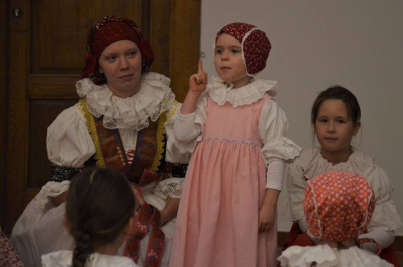 V programu vystoupily Dětský folklorní soubor Klebetníček a Hanácký folklorní soubor Trnka.