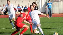 Ve 3. kole jarní částí Moravskoslezské ligy porazili fotbalisté MFK Vyškov (bílé dresy) doma FK Hodonín 2:1.