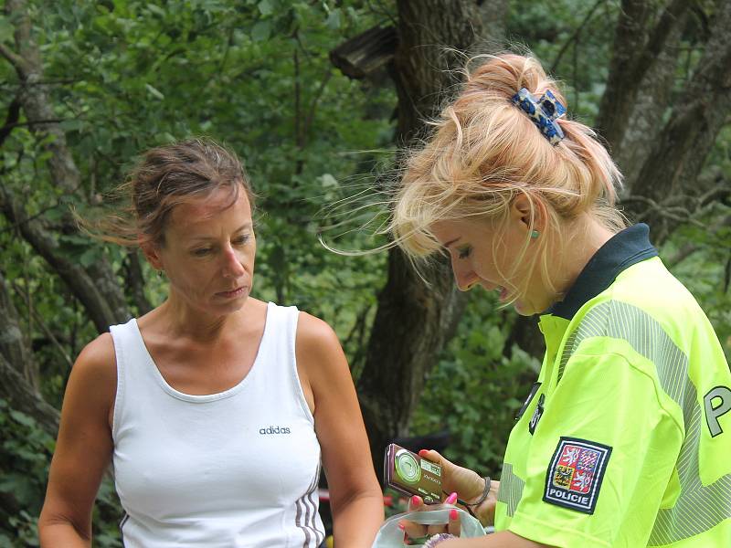 Jak jsou na tom cyklisté s alkoholem? To zjišťovali v sobotu policisté v Rakoveckém údolí. Měli připravený i test.