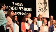 Soutěžní přehlídky se na sedmém ročníku sborového festivalu Dr. Antonína Tučapského ve Vyškově zúčastnilo sedm těles. Z toho dvě z Vyškova.