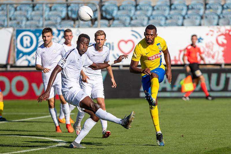 Vyškovští fotbalisté (v bílém) prohráli ve třetím kole FORTUNA:NÁRODNÍ LIGY v Opavě.