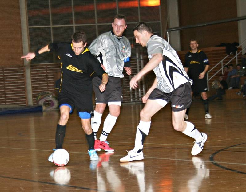 Ve vyškovském městském derby futsalové divize se Lazor-Domus a Pivovar rozešly smírně po remíze 6:6.