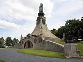Památník Mohyla míru pochází z roku 1910.