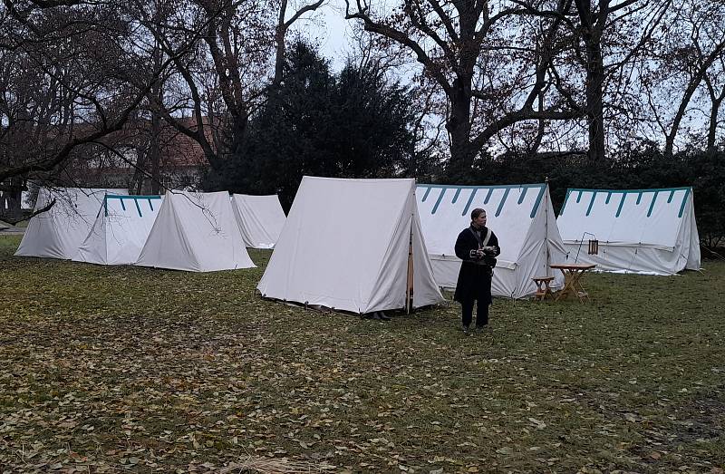 Návštěvníky přilákal přes den pestrý program i stovky prodejců.