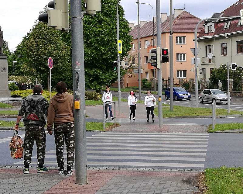 Do základních škola chodili na konzultace dosud jen žáci devátých ročníků. V pondělí se k nim přidává část dětí z prvního stupně.