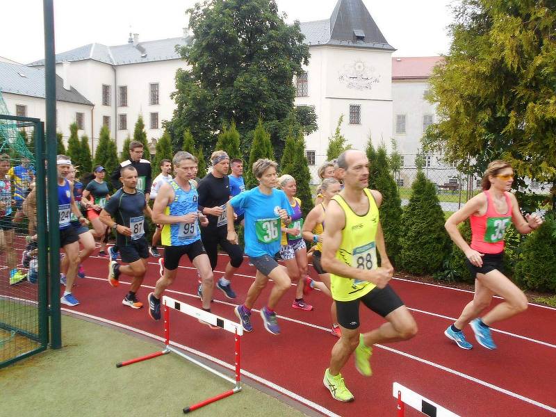 V Běhu kolem Vyškova-Vyškovské dvanáctce suverénně zvítězili Brňané Lukáš Soural a Lenka Jančaříková.