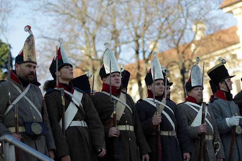 V parku Zámku Slavkov bojovaly armády tří císařů o dobovou vesničku.