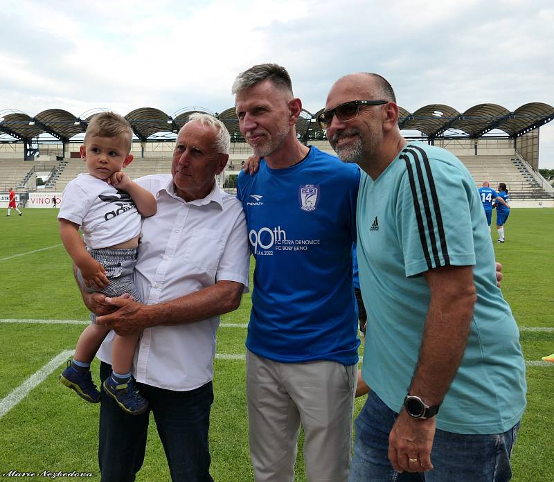 Při příležitosti devadesáti let fotbalu v Drnovicích zažil tamní stadion exhibiční fotbalový zápas.