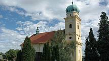 Kostel zasvěcený svatému Martinovi, který vzniknul v Lulči na místě zaniklého hradu, dal Liliové hoře současný název.