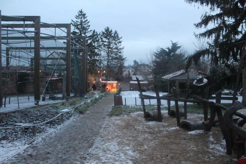 Rodiny s dětmi putovaly ve vyškovské zoo po čertovské stezce.